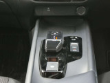 e-POWERならではのシフトレバーで、バックやドライブなどの切り替えがラクラクです!