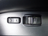 運転席の窓の開閉は電動になりますので、便利ですよね。