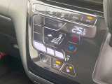 【オートエアコン】一度お好みの温度に設定すれば、車内の温度を検知し風量や温度を自動で調整。暑い&hellip;寒い&hellip;と何度もスイッチ操作をする必要はありません。快適な車内空間には必須の機能ですね♪
