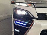 LEDヘッドライトです。デザイン性がよくとても明るいので、夜間の走行や悪天候でも安心です。しかも長寿命!