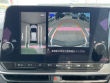 アラウンドビューモニターは4個のカメラを合成してまるで上から撮影した様な駐車場のどの位置にいるかとてもわかり易い機能です