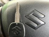 【キーレス】少し離れた場所からでもボタン一つでドアの開錠・施錠ができるのでとっても便利!ドアの鍵穴周りに傷をつけることもありません♪