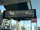 大好評「インテリジェントルームミラー」!車両後方のカメラ映像がミラーに映るので、乗員や荷物が多くても安心♪夜間や悪天候の日でもクリアな映像で視界良好です◎