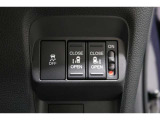 ◆◆両側電動スライドドア!!荷物で手が塞がる時など簡単にドアの開閉が出来ます!何より力いらずで開閉OK!女性やお年寄りにも優しい♪電動機能はOFFにもできますから元気なお子様の駆け出しも安心!