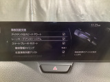 ハンドル操作をアシストすることにより車線からの逸脱回避を支援します。