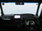 インパネ周りのお写真です。 視界が広く運転がしやすくなっております。
