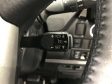 【クルーズコントロール】アクセル操作をしなくても車が自動でスピードを保ってくれ、高速道路での長距離走行が楽に♪詳細は販売店スタッフまでおたずねください。