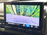 【バックカメラ】駐車時に後方がリアルタイム映像で確認できます。大型商業施設や立体駐車場での駐車時や、夜間のバック時に大活躍!運転スキルに関わらず、今や必須となった装備のひとつです!