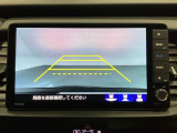 バックでの車庫入れも安心です! リアカメラが付いているバックモニター付のナビを装備しております。操作線もついており距離感も画面から確認できます。