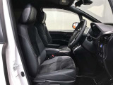 高いホールド性で運転姿勢が安定します。長距離ドライブでも疲れにくいのが魅力です。快適なドライビングライフをお送りください♪