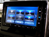 CD、DVD、Bluetooth、AM、FM、AUX、スマートフォン接続ができます。