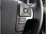 運転中、オーディオの操作をしてて、ハッとしたことはありませんか?ステアリングスイッチは、運転中でもハンドルでオーディオの操作が可能です。