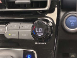 オートエアコンは温度を設定するだけで、自動で風量などを設定してくれます。運転しながら操作も必要ないので、安全性も向上します。
