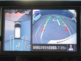 【アラウンドビューモニター】上から見下ろした様な画像で、駐車の際に役立ちます♪  純正ナビですのでナビ画面で大きく確認が出来ます!
