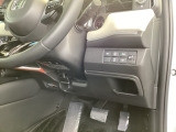 左側に高速で便利なETCがあり、横滑りを防ぐVSAなどのスイッチは、運転席の右側、手の届きやすい位置にあります。