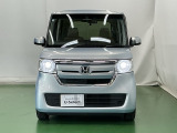 LEDヘッドライトを装備しています。LEDヘッドライトはとても明るく、雨の日や夜間走行も安全・安心です。オートライトコントロール付きで周囲の明るさに応じて自動で点灯・消灯します