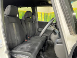 運転席シート廻りは使用感も少なく、良好な状態となっています。前オーナー様が丁寧に使っていたことがよくわかりますね。