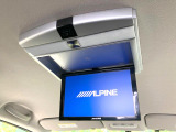 【フリップダウンモニター】大画面モニターで後席でもエンタメをお楽しみいただけます。小さなお子様にも大人気の装備です♪