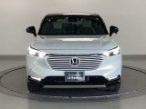 最新のLEDヘッドライトで、より明るく遠くまで照らします!フロントバンパーにはLEDフォグライトが装着されています。