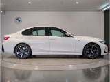 BMWでは重量配分にもこだわりがあり、FRモデルでは50:50とFFモデルでも60:40と前後の重量バランスにこだわり、軽快なハンドリングを実現しております。