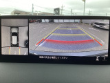 狭い場所での駐車やすれ違いなどでより的確な運転操作に役立つ360&deg;ビューモニターが装備されています。