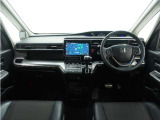 ◆視界広々で非常に運転しやすくロングドライブでも疲れを感じさせないすっきりとまとまったインパネ周りです。