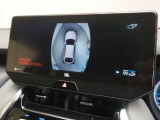 パノラミックビューモニター付きです。車両を上から見たような映像をディスプレイオーディオ画面に表示。運転席からの目視だけでは見にくい、車両周辺の状況をリアルタイムでしっかり確認できます。