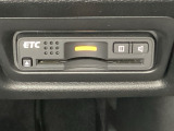 ハンドルの右下にETCがついています。高速道路の料金所の通過も楽々です!。 カードの取り出しもしやすい場所についています。