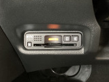 ハンドルの左下にETCがついています。高速道路の料金所の通過も楽々です。 カードの取り出しもしやすい場所についています。