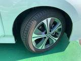 タイヤサイズは215/50R17純正アルミホイール付き!(夏タイヤ装着)冬タイヤ、ホイール注文も承っております☆