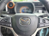 【マツダ・レーダー・クルーズ・コントロール (MRCC)】運転者がアクセルやブレーキを踏まなくても設定した速度での定速走行や先行車との車間距離を一定に保つ追従走行により、運転者の負担を軽減するシステムです。