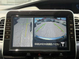 ナビのカメラボタンを二回押すことで運転席からの死角もカバーできます