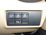 【パーキングセンサー】障害物などが車両に近づいた際に、音と画面表示にてお知らせしてくれます。警告音も段階的に鳴ってくれるので、どのくらいの近さなのか感覚的に察知することが出来ます♪