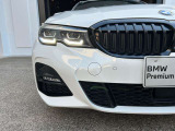また、BMW正規認定中古車は、エマージェンシーサービスが自動付帯。24時間365日、皆様のカーライフをサポート致します。確かな安心のうえで、「駆けぬける歓び」をご堪能ください。