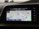 お出掛けの道案内はトヨタ純正メモリーナビにお任せ。