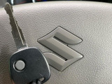 【キーレス】少し離れた場所からでもボタン一つでドアの開錠・施錠ができるのでとっても便利!ドアの鍵穴周りに傷をつけることもありません♪