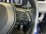 前方の車との車間を設定し、スピードを上げたり緩めたりを自動で行ってくれる追尾式の「レーダークルーズ」。上級装備の一つです!高級車にしかつかない嬉しい機能です。