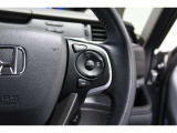 Hondaセンシングの機能のひとつ、アダプティブクルーズコントロール付!アクセルから足を離しても設定したスピードと前車との車間を保ち走行してくれます!車線維持もアシスト☆高速道路で疲労軽減ですね☆