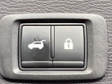 【パワーバックドア】スマートキーや運転席のボタンを押すだけでリアゲートが自動で開閉します!荷物を持っている時や、高い位置にあるバックドアを閉める際に便利な機能です♪