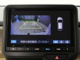 【バックカメラ】駐車時に後方がリアルタイム映像で確認できます。大型商業施設や立体駐車場での駐車時や、夜間のバック時に大活躍!運転スキルに関わらず、今や必須となった装備のひとつです!
