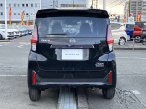 後部座席はプライバシーガラスとなっています。座っている人や置いてある荷物が見えにくくなっているのでプライバシーの確保が出来ます。ぜひ見て確認してみて下さい