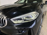 LEDヘッドライト 先進のLEDテクノロジーを採用。キセノンライトを上回るコントラストで明るく輝きます。夜間や悪天候時の日中でも優れた視野性を発揮し安全性と快適性を高めます。