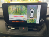 【パノラミックビューモニター】専用のカメラにより、上から見下ろしたような視点で360度クルマの周囲を確認することができます☆死角部分も確認しやすく、狭い場所での切り返しや駐車もスムーズに行えます。