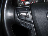 【ステアリングスイッチ】運転中に視線を前に向けたまま操作できます。