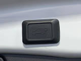 【パワーバックドア】スマートキーや運転席のボタンを押すだけでリアゲートが自動で開閉します!荷物を持っている時や、高い位置にあるバックドアを閉める際に便利な機能です♪