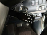 クルーズコントロール装備 アクセルを踏むことなく車速を一定キープ。高速道路も楽々走行できます。