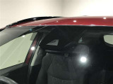 走行中に前方の車両等を認識し、衝突しそうな時は警報とブレーキで衝突回避と被害軽減をアシスト。より安全にドライブをお楽しみいただけます。