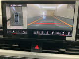クルマを上空から眺めるような映像と合わせて車両後方の映像を確認できるので夜間駐車も、より安全に駐車する事が可能です。