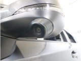 ■助手席側ドアミラーにはサイドビューカメラを装備。ドライバーの死角となりやすい車体左下側がきちんと確認できるので、幅寄せや狭い道でのすれ違いなどに効果を発揮します。
