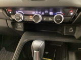 プラズマクラスター付き・オートエアコンがついてますので簡単操作で快適に過ごせます。シートヒータースイッチ内蔵で前席の左右別々にHiとLoの3段階で温度設定ができます。